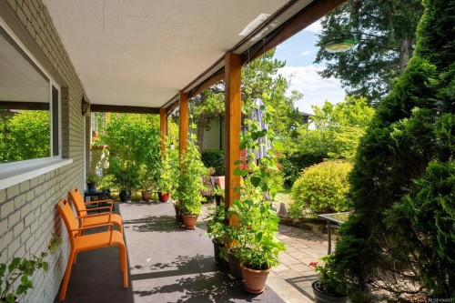 10496 Jocelyn Pl, Sidney, BC 