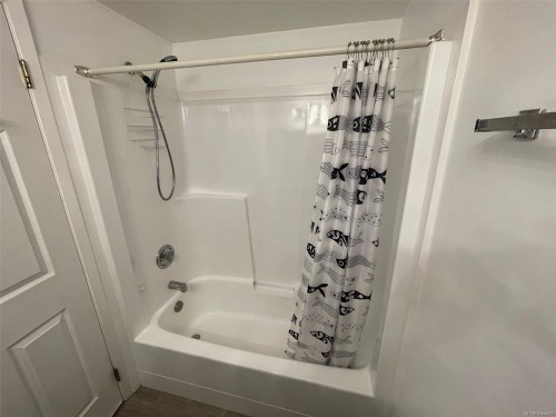 #209-30 Cavan St, Nanaimo, BC - Indoor Photo Showing Bathroom
