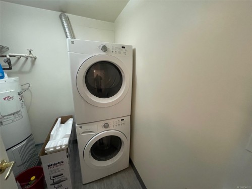 #209-30 Cavan St, Nanaimo, BC - Indoor Photo Showing Laundry Room