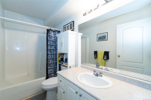 #203A-3000 Oak St, Chemainus, BC - Indoor Photo Showing Bathroom