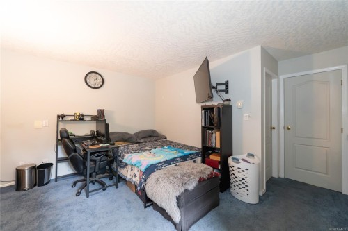 #203A-3000 Oak St, Chemainus, BC - Indoor Photo Showing Bedroom