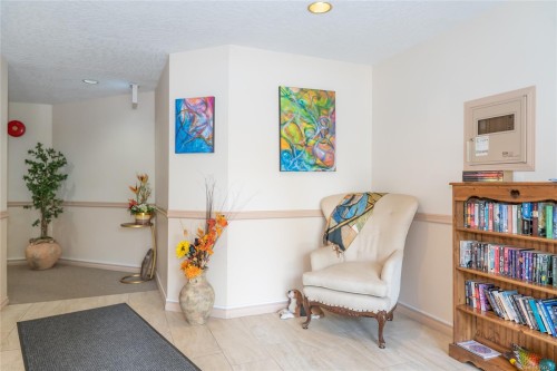 #203A-3000 Oak St, Chemainus, BC - Indoor Photo Showing Other Room