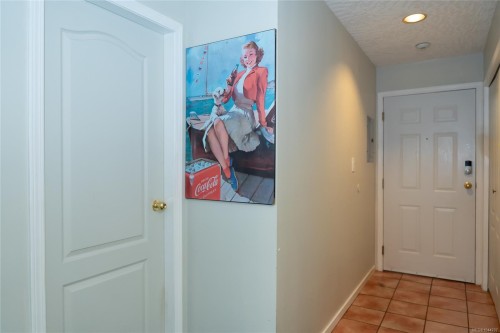 #203A-3000 Oak St, Chemainus, BC - Indoor Photo Showing Other Room