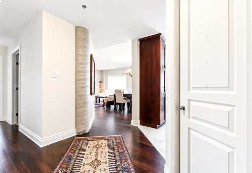 Hall d'entrée/Vestibule - 205-100 Rue Barnett, Dollard-Des-Ormeaux, QC - Indoor Photo Showing Other Room