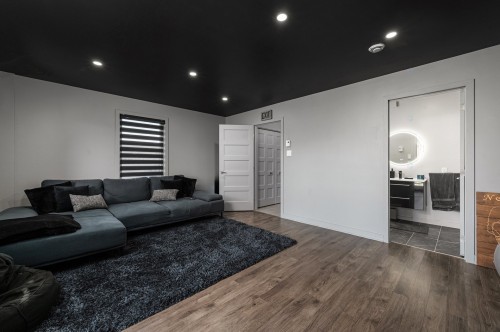 Salle de jeux - 200 Rue Des Hirondelles, Saint-Eustache, QC - Indoor Photo Showing Living Room