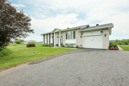 708 Ch. Pierre-Laporte  L'Ange-Gardien, QC J8L 0P4