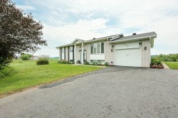 708 Ch. Pierre-Laporte  L'Ange-Gardien, QC J8L 0P4