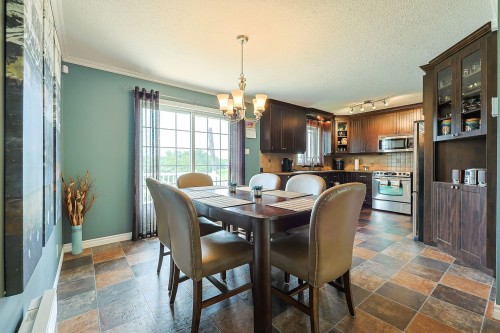 Vue d'ensemble - 708 Ch. Pierre-Laporte, L'Ange-Gardien, QC - Indoor Photo Showing Dining Room
