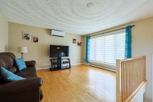 Salon - 708 Ch. Pierre-Laporte, L'Ange-Gardien, QC - Indoor Photo Showing Living Room