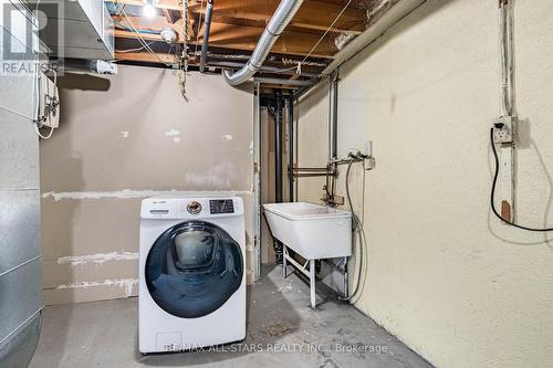 209 Apache Trail, Toronto, ON - Indoor Photo Showing Laundry Room