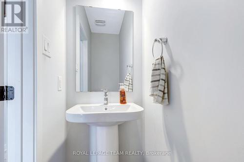 137 Yearling Circle, Ottawa, ON - Indoor Photo Showing Bathroom