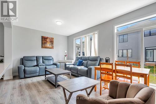 137 Yearling Circle, Ottawa, ON - Indoor Photo Showing Living Room