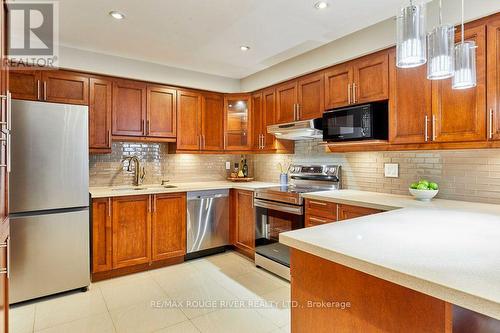 216 Wright Crescent, Ajax, ON - Indoor Photo Showing Kitchen