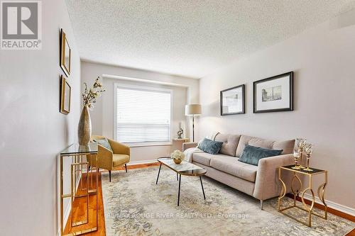 216 Wright Crescent, Ajax, ON - Indoor Photo Showing Living Room