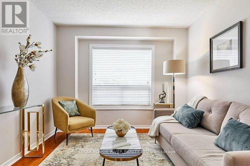 216 Wright Crescent, Ajax, ON - Indoor Photo Showing Living Room