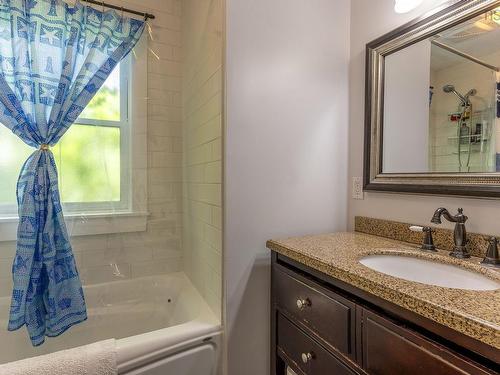 68 Connaught Avenue, Middleton, NS - Indoor Photo Showing Bathroom