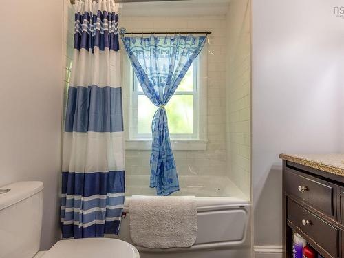 68 Connaught Avenue, Middleton, NS - Indoor Photo Showing Bathroom