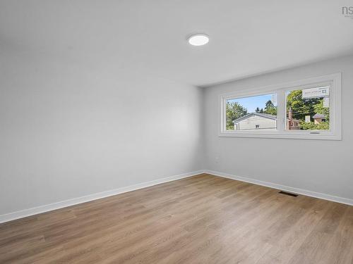 5/5A Marilyn Drive, Dartmouth, NS - Indoor Photo Showing Other Room