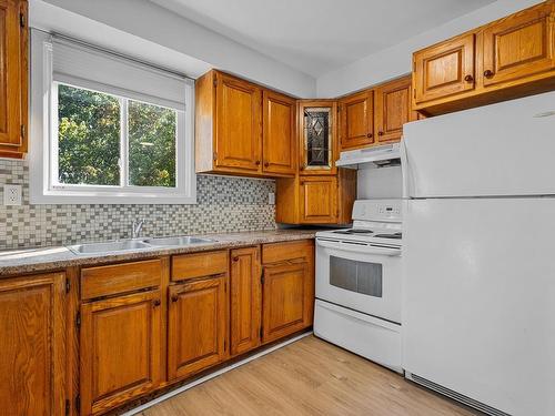 5/5A Marilyn Drive, Dartmouth, NS - Indoor Photo Showing Kitchen With Double Sink