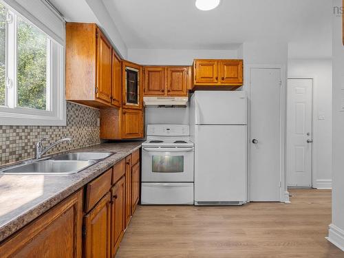 5/5A Marilyn Drive, Dartmouth, NS - Indoor Photo Showing Kitchen With Double Sink