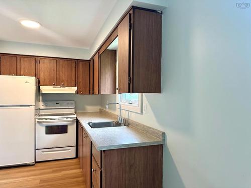 5/5A Marilyn Drive, Dartmouth, NS - Indoor Photo Showing Kitchen