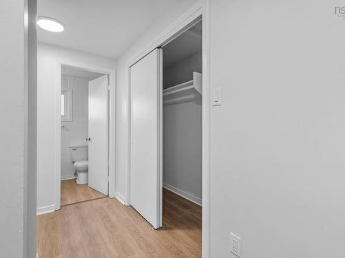 5/5A Marilyn Drive, Dartmouth, NS - Indoor Photo Showing Other Room