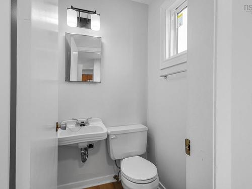 5/5A Marilyn Drive, Dartmouth, NS - Indoor Photo Showing Bathroom