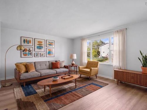 5/5A Marilyn Drive, Dartmouth, NS - Indoor Photo Showing Living Room