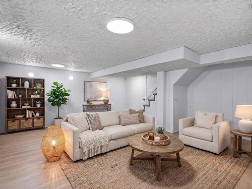 5/5A Marilyn Drive, Dartmouth, NS - Indoor Photo Showing Living Room