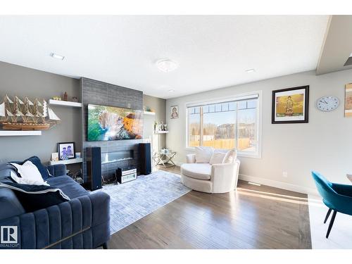 3623 8 St Nw, Edmonton, AB - Indoor Photo Showing Living Room