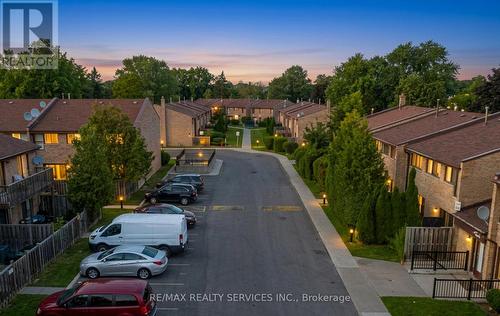 50 - 2605 WOODCHESTER DRIVE  Mississauga, ON L5K 2E3