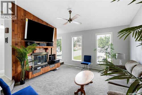 130 Flavelle Crescent, Saskatoon, SK - Indoor Photo Showing Living Room