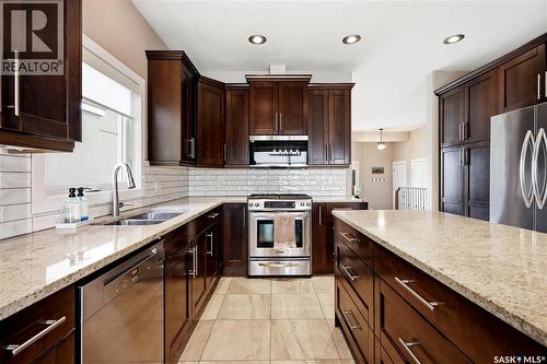 315 Werschner Lane, Saskatoon, SK - Indoor Photo Showing Kitchen With Double Sink With Upgraded Kitchen