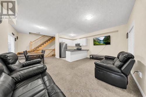 87 - 88 Decorso Drive, Guelph (Kortright East), ON - Indoor Photo Showing Living Room