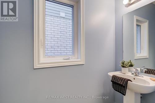 270 Dalgleish Trail, Hamilton, ON - Indoor Photo Showing Bathroom