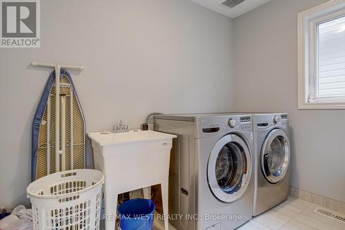 270 Dalgleish Trail, Hamilton, ON - Indoor Photo Showing Laundry Room