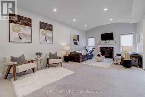 270 Dalgleish Trail, Hamilton, ON - Indoor Photo Showing Living Room With Fireplace