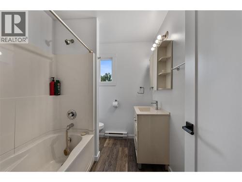 3135 Walnut Street Unit# 5, Kelowna, BC - Indoor Photo Showing Bathroom