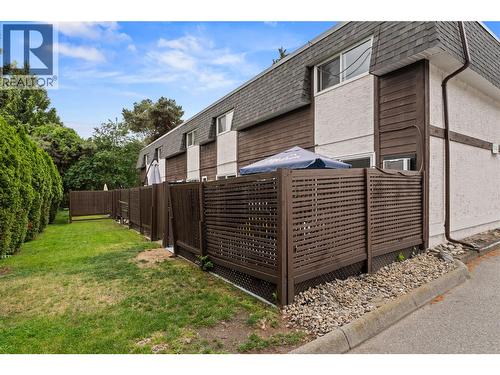 3135 Walnut Street Unit# 5, Kelowna, BC - Outdoor With Exterior