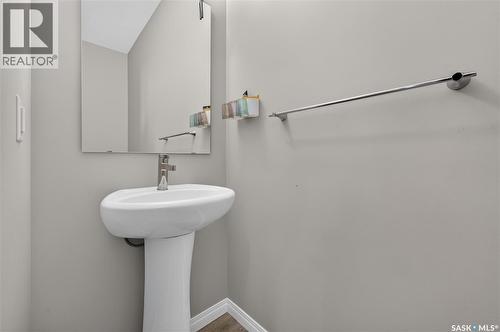 3281 Chuka Boulevard, Regina, SK - Indoor Photo Showing Bathroom