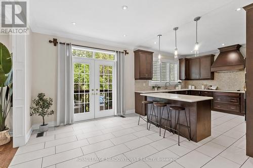 332 Mcgibbon Drive, Milton, ON - Indoor Photo Showing Kitchen With Upgraded Kitchen