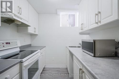 Bsmt - 570 Springview Drive, Pickering, ON - Indoor Photo Showing Kitchen