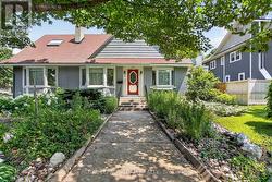 961 KINGSMERE AVENUE  Ottawa, ON K2A 3K3