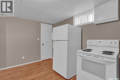 2022 Elliott Street, Regina, SK - Indoor Photo Showing Kitchen