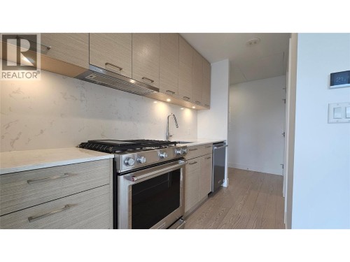 1191 Sunset Drive Unit# 609, Kelowna, BC - Indoor Photo Showing Kitchen With Stainless Steel Kitchen With Upgraded Kitchen