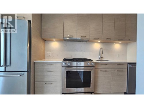 1191 Sunset Drive Unit# 609, Kelowna, BC - Indoor Photo Showing Kitchen With Stainless Steel Kitchen With Upgraded Kitchen