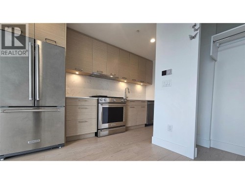 1191 Sunset Drive Unit# 609, Kelowna, BC - Indoor Photo Showing Kitchen With Stainless Steel Kitchen