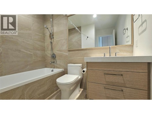 1191 Sunset Drive Unit# 609, Kelowna, BC - Indoor Photo Showing Bathroom
