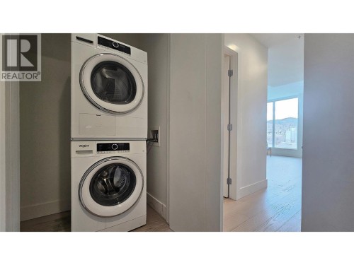 1191 Sunset Drive Unit# 609, Kelowna, BC - Indoor Photo Showing Laundry Room