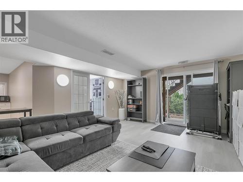 2440 Old Okanagan Highway Unit# 331, West Kelowna, BC - Indoor Photo Showing Living Room